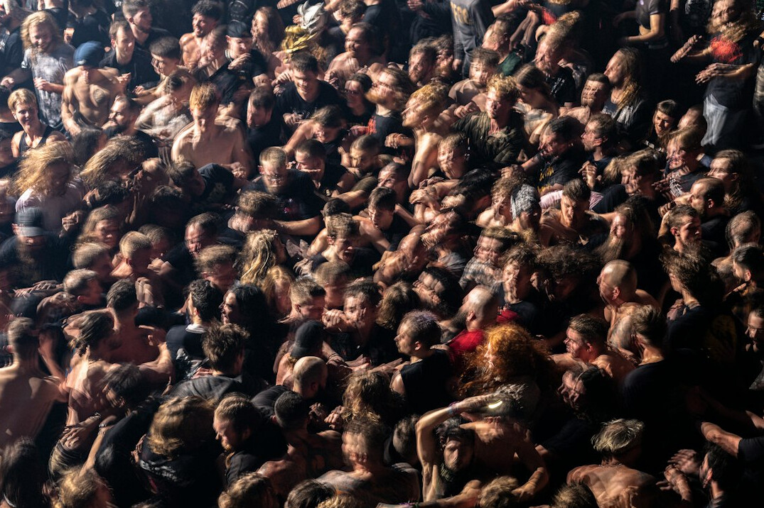 viral social trend crowd